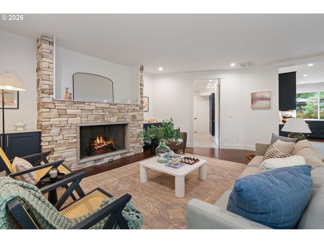 3850 LAKE GROVE Ave, Lake Oswego, OR 97035