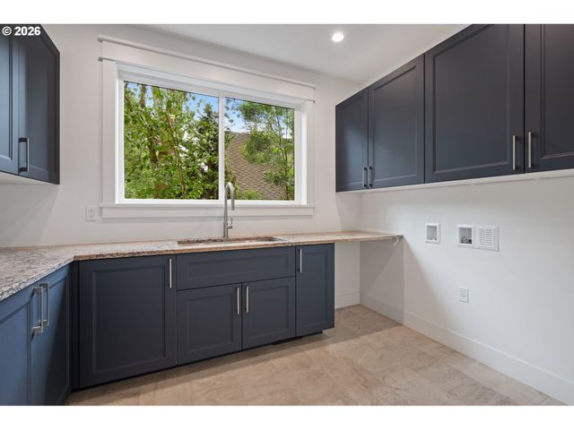3850 LAKE GROVE Ave, Lake Oswego, OR 97035