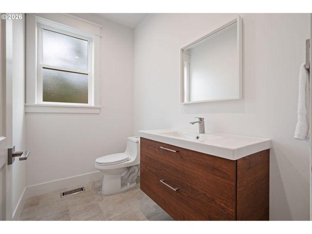 3850 LAKE GROVE Ave, Lake Oswego, OR 97035