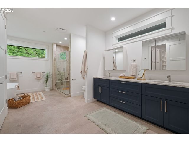 3850 LAKE GROVE Ave, Lake Oswego, OR 97035