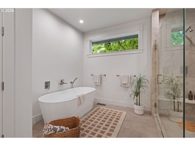 3850 LAKE GROVE Ave, Lake Oswego, OR 97035
