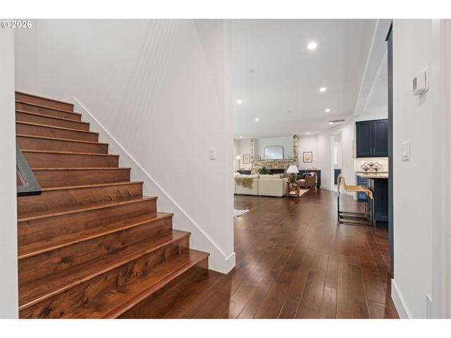 3850 LAKE GROVE Ave, Lake Oswego, OR 97035