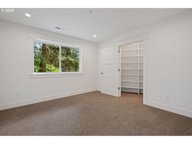 3850 LAKE GROVE Ave, Lake Oswego, OR 97035