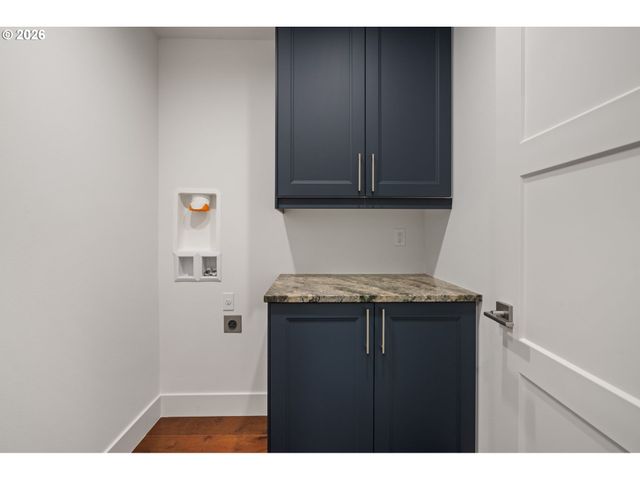 3850 LAKE GROVE Ave, Lake Oswego, OR 97035