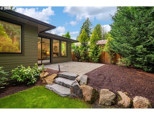 3850 LAKE GROVE Ave, Lake Oswego, OR 97035