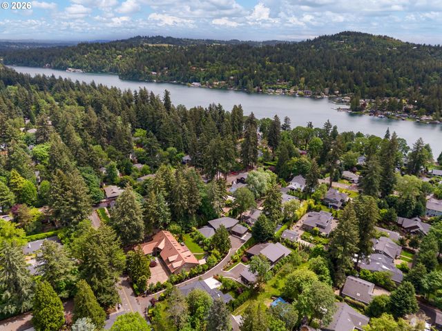 3850 LAKE GROVE Ave, Lake Oswego, OR 97035