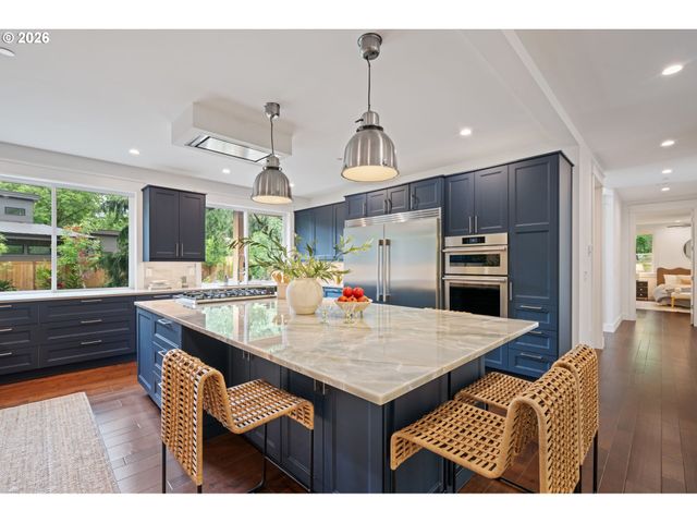 3850 LAKE GROVE Ave, Lake Oswego, OR 97035
