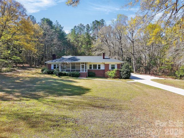 46 Pinecrest Avenue, Great Falls, SC 29055