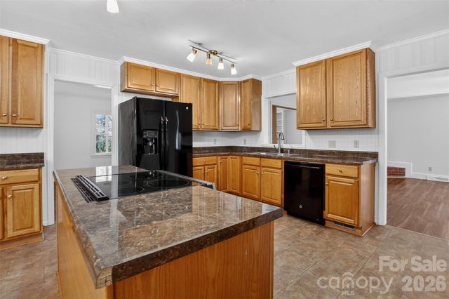 46 Pinecrest Avenue, Great Falls, SC 29055