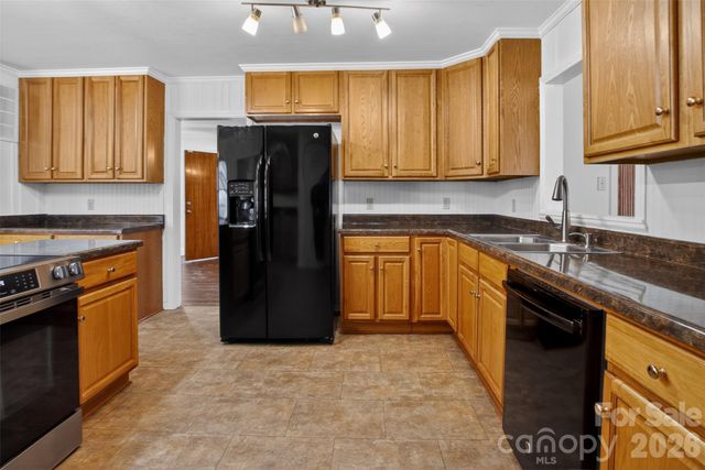 46 Pinecrest Avenue, Great Falls, SC 29055