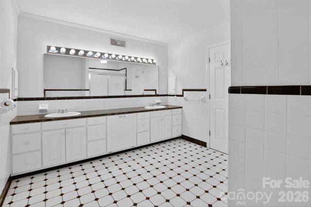 46 Pinecrest Avenue, Great Falls, SC 29055