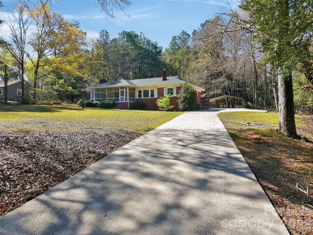 46 Pinecrest Avenue, Great Falls, SC 29055