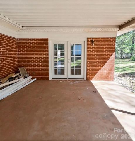 46 Pinecrest Avenue, Great Falls, SC 29055