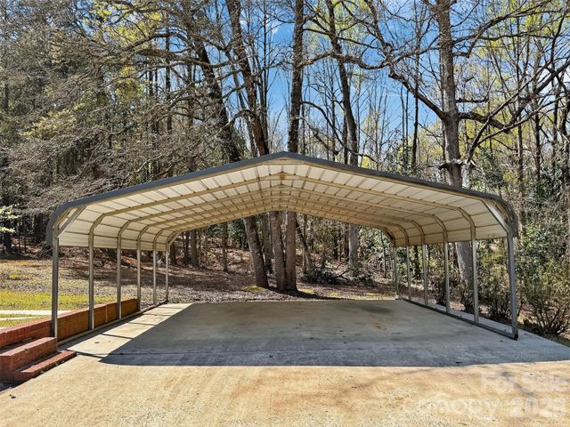 46 Pinecrest Avenue, Great Falls, SC 29055