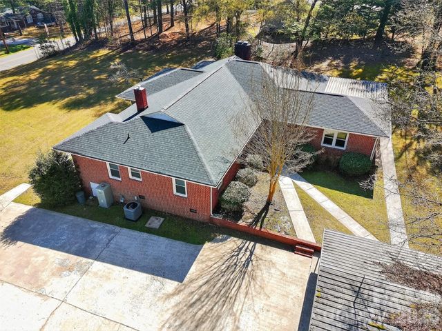 46 Pinecrest Avenue, Great Falls, SC 29055