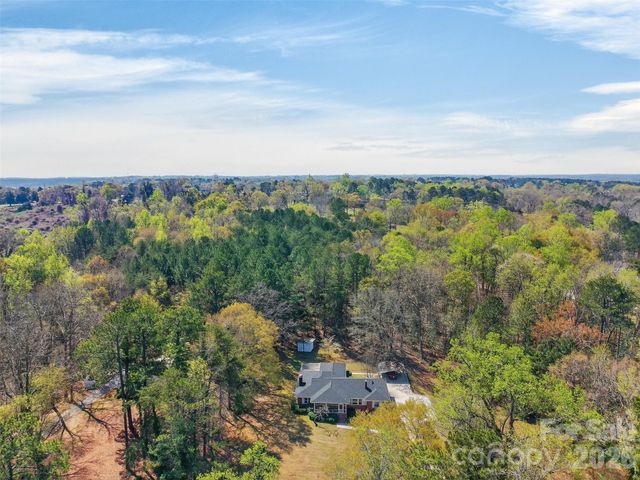 46 Pinecrest Avenue, Great Falls, SC 29055