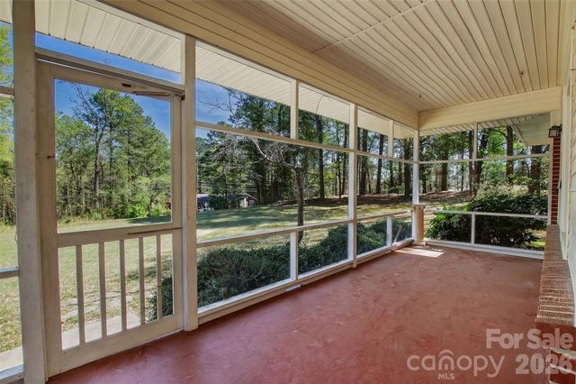 46 Pinecrest Avenue, Great Falls, SC 29055