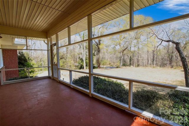 46 Pinecrest Avenue, Great Falls, SC 29055