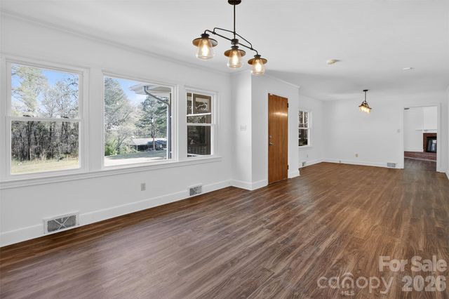 46 Pinecrest Avenue, Great Falls, SC 29055