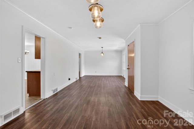 46 Pinecrest Avenue, Great Falls, SC 29055