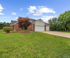 5864 Willow Ridge Drive, Ypsilanti, MI 48197