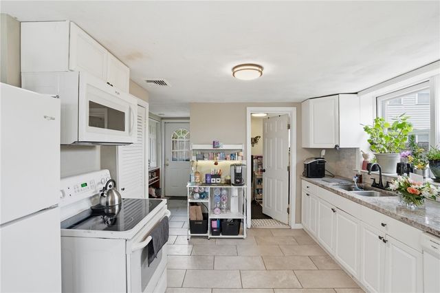 190 Pinnery Avenue, Warwick, RI 02886