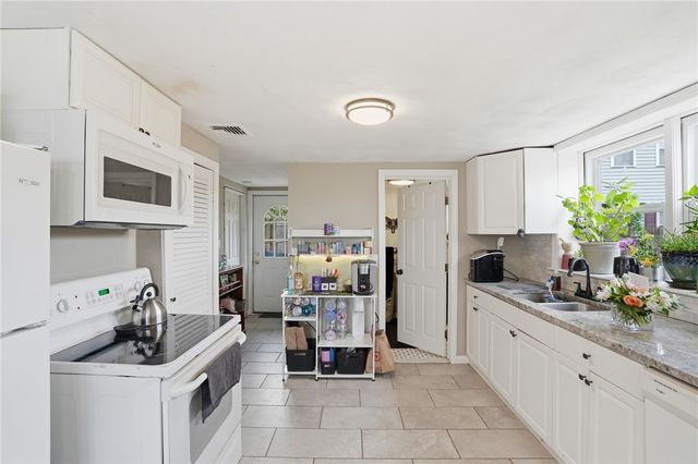 190 Pinnery Avenue, Warwick, RI 02886