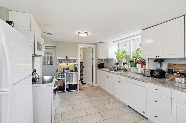 190 Pinnery Avenue, Warwick, RI 02886