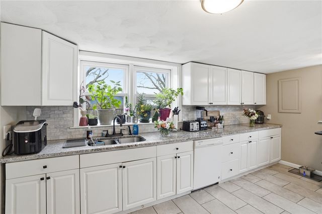 190 Pinnery Avenue, Warwick, RI 02886