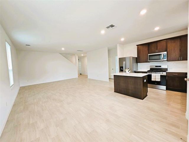 1621 Hope Ranch RDS NE, Leander, TX 78641