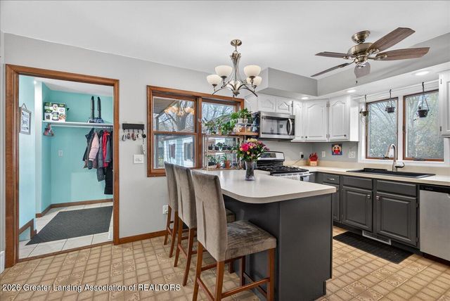 6910 Calson Drive, Lansing, MI 48911