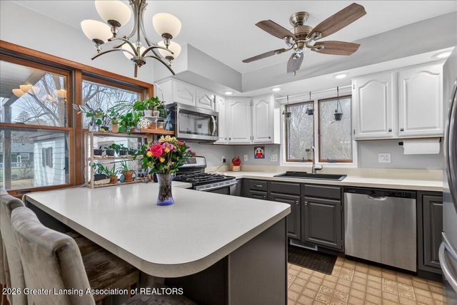 6910 Calson Drive, Lansing, MI 48911