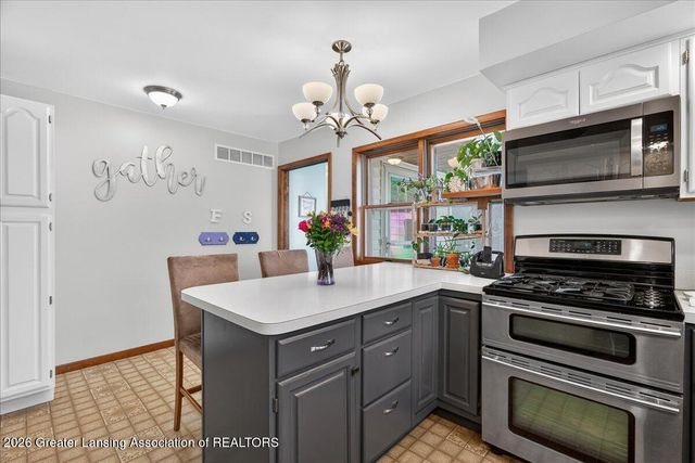 6910 Calson Drive, Lansing, MI 48911