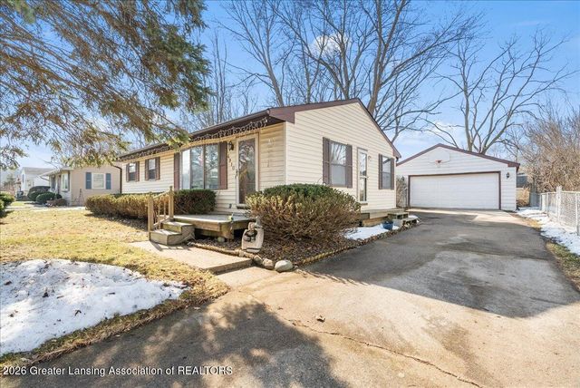6910 Calson Drive, Lansing, MI 48911