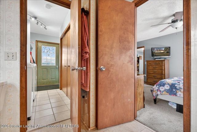 6910 Calson Drive, Lansing, MI 48911