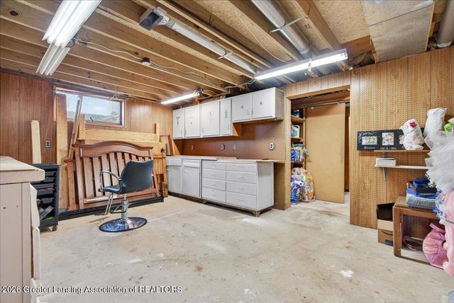 6910 Calson Drive, Lansing, MI 48911