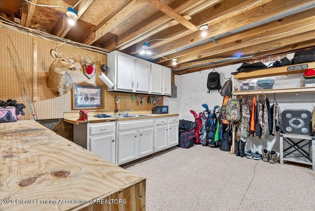 6910 Calson Drive, Lansing, MI 48911