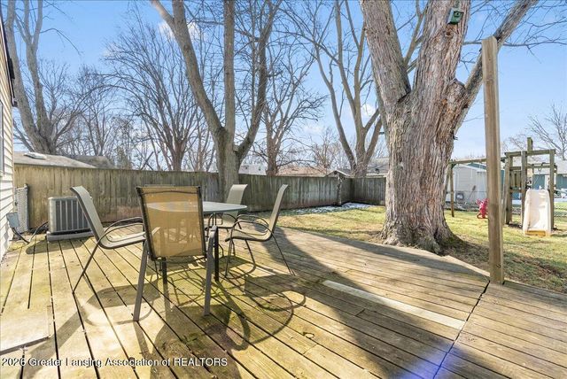 6910 Calson Drive, Lansing, MI 48911