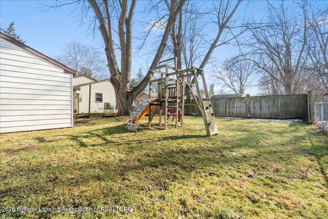 6910 Calson Drive, Lansing, MI 48911
