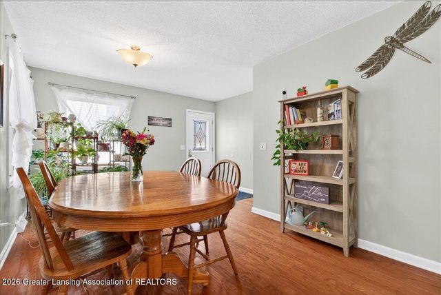6910 Calson Drive, Lansing, MI 48911