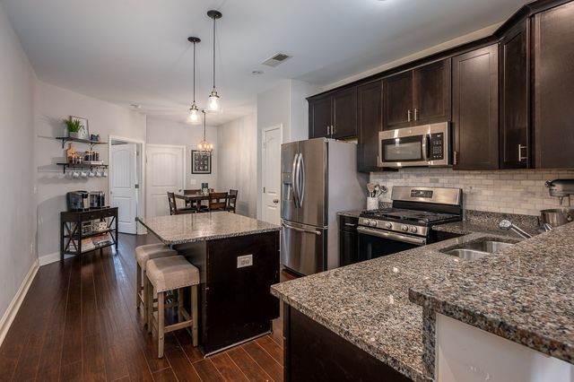 540 Harpeth Park Dr, Nashville, TN 37221