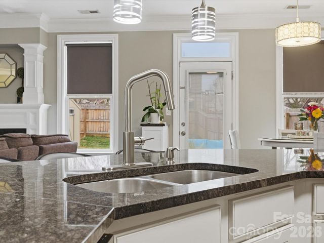 9414 Macquarie Lane, Charlotte, NC 28227