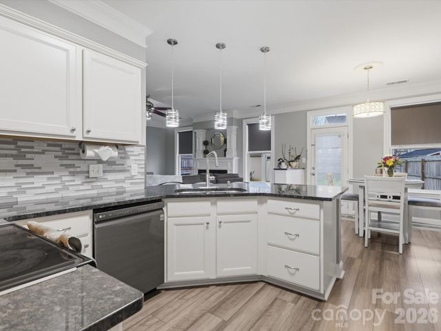 9414 Macquarie Lane, Charlotte, NC 28227