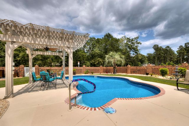 18 Lake Arbu Drive, Manning, SC 29102