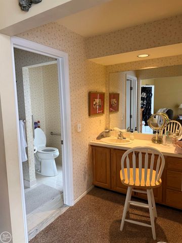 37884 N Laurel Park Drive Unit 43, Building 21, Livonia, MI 48152