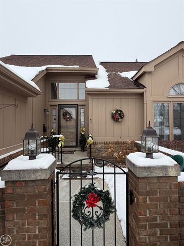 37884 N Laurel Park Drive Unit 43, Building 21, Livonia, MI 48152