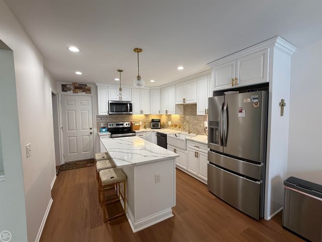 37884 N Laurel Park Drive Unit 43, Building 21, Livonia, MI 48152