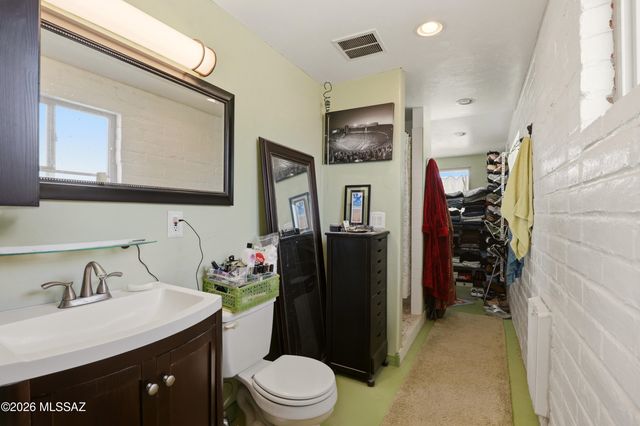 220 E Magee, Tucson, AZ 85704