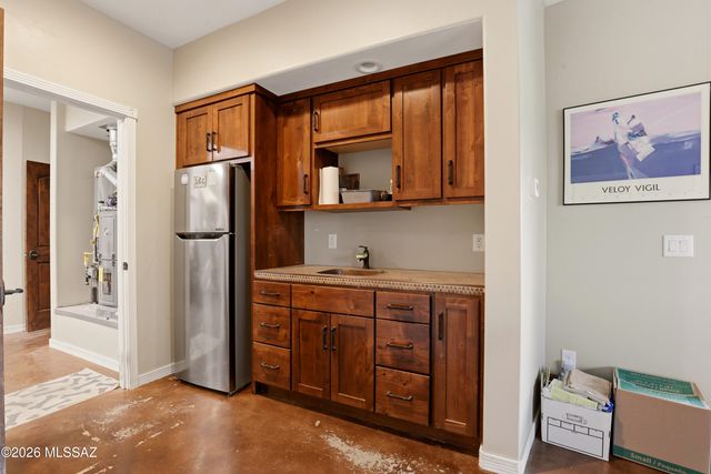 220 E Magee, Tucson, AZ 85704