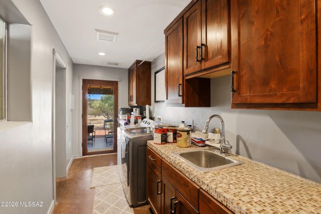 220 E Magee, Tucson, AZ 85704